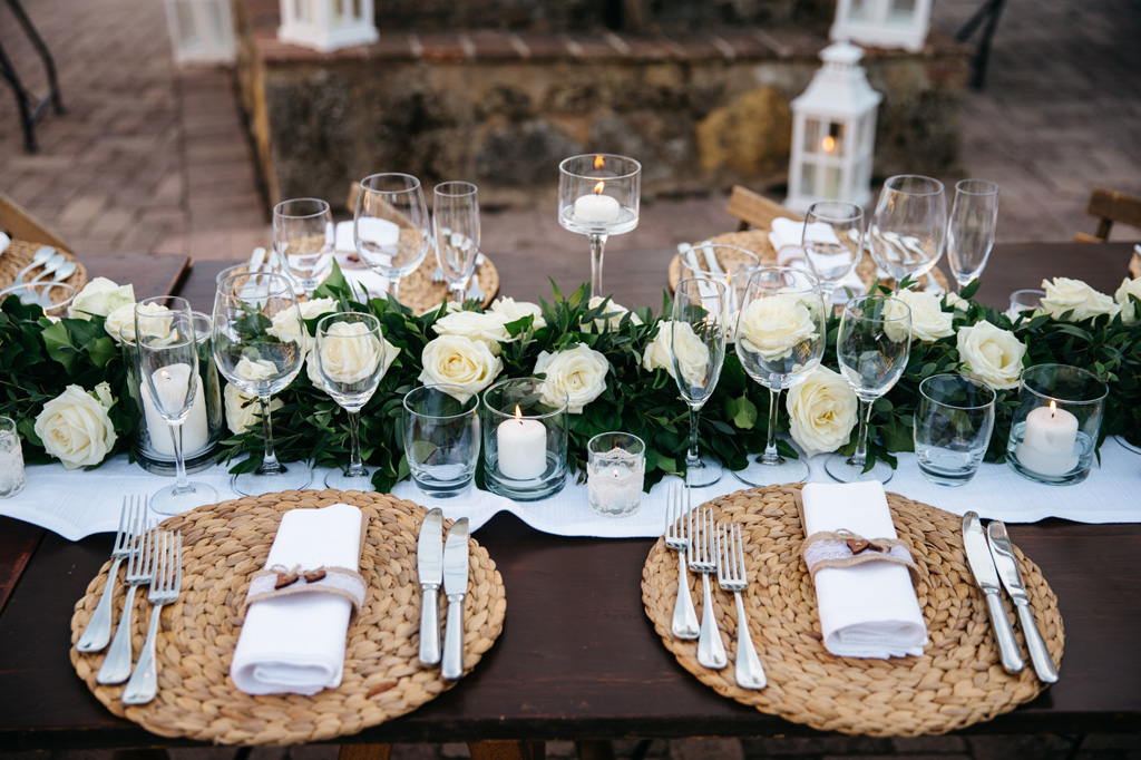 Fotografo Matrimonio Basilica San Galgano Toscana Allestimento country chic della tavola per la cena di matrimonio di Carlos e Catherine