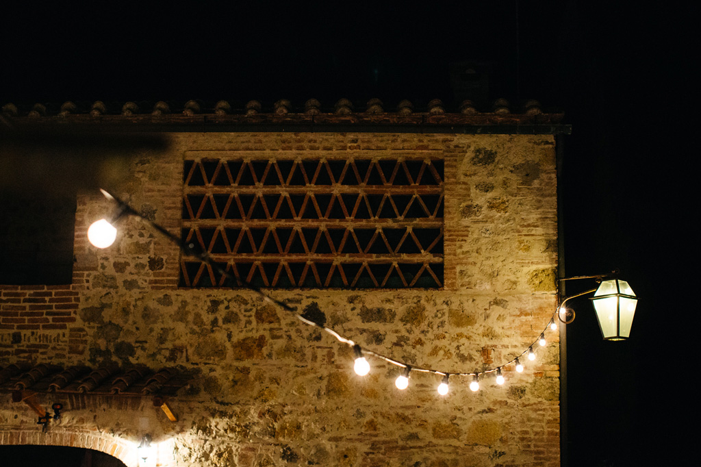 Fotografo Matrimonio Basilica San Galgano Toscana Dettagli delle luci della Tenuta di Papena