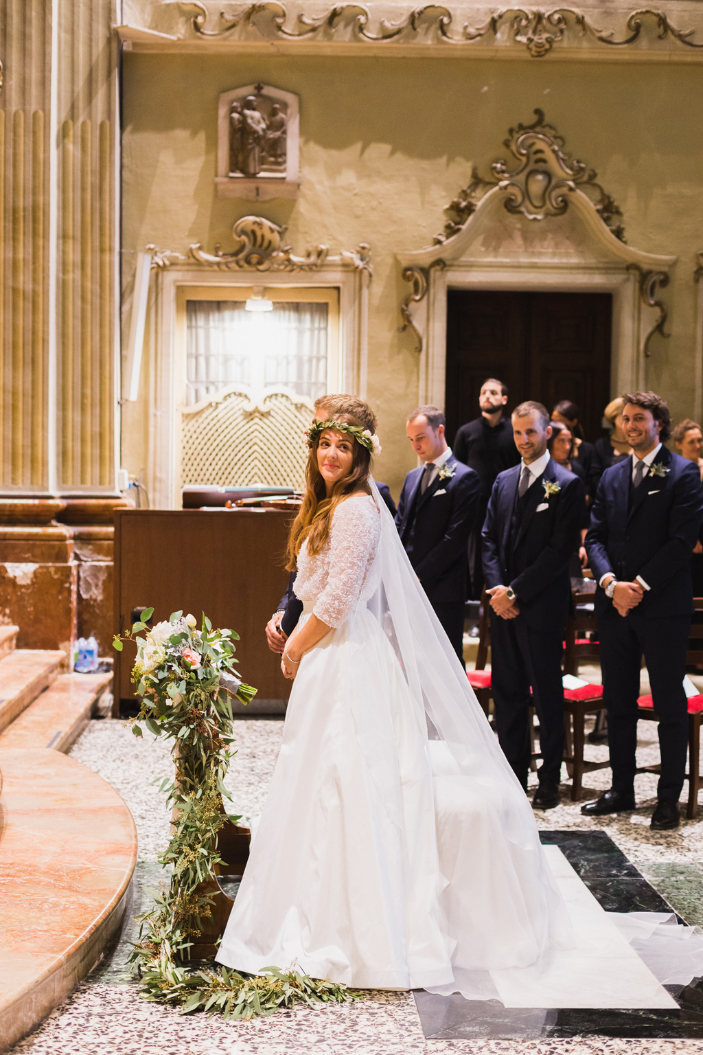Wedding Photographer Como Lake Gli sposi all'altare della chiesa del Collegio Gallio di Como
