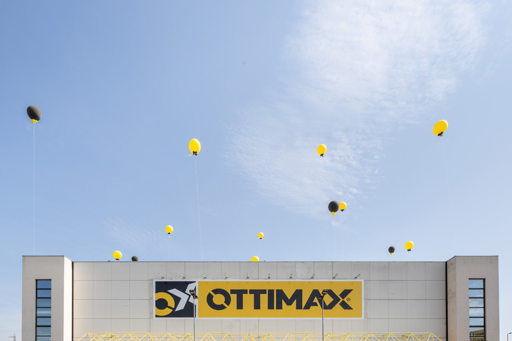 Fotografo Evento Milano Ottimax San Giuliano Milanese L'insegna del nuovo negozio Ottimax presso San Giuliano Milanese