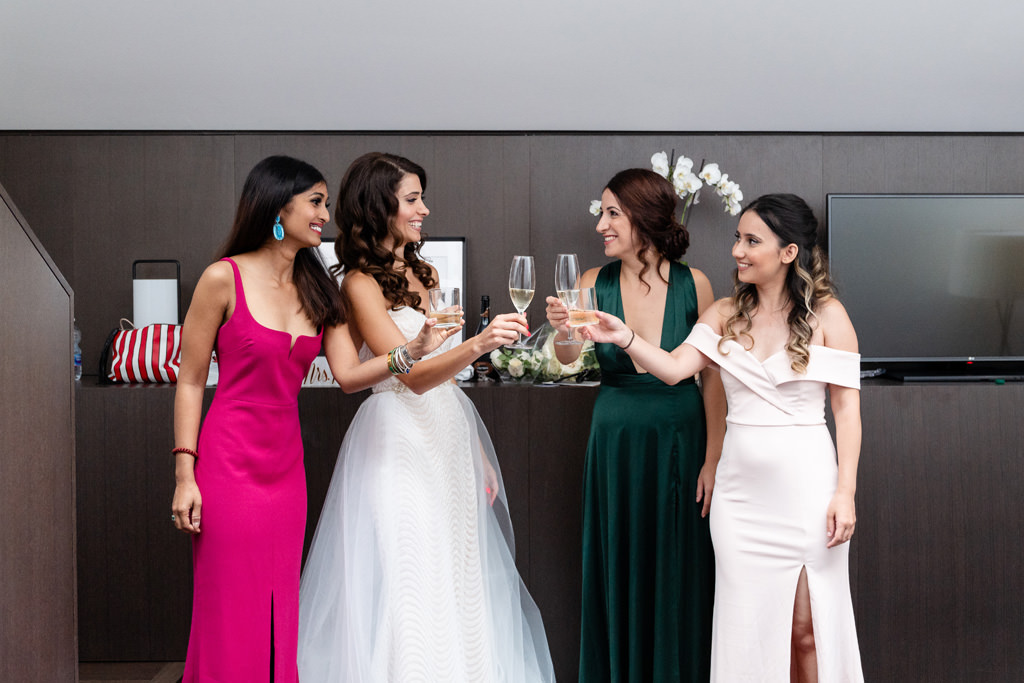 Fotografo Matrimonio Lago di Como Hilton Villa Parravicini Revel Brindisi tra la sposa e le damigelle