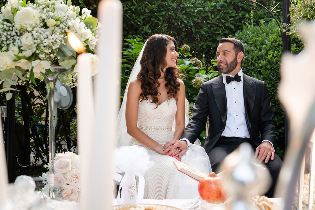 Fotografo Matrimonio Lago di Como Hilton Villa Parravicini Revel Gli sposi si guardano durante la cerimonia