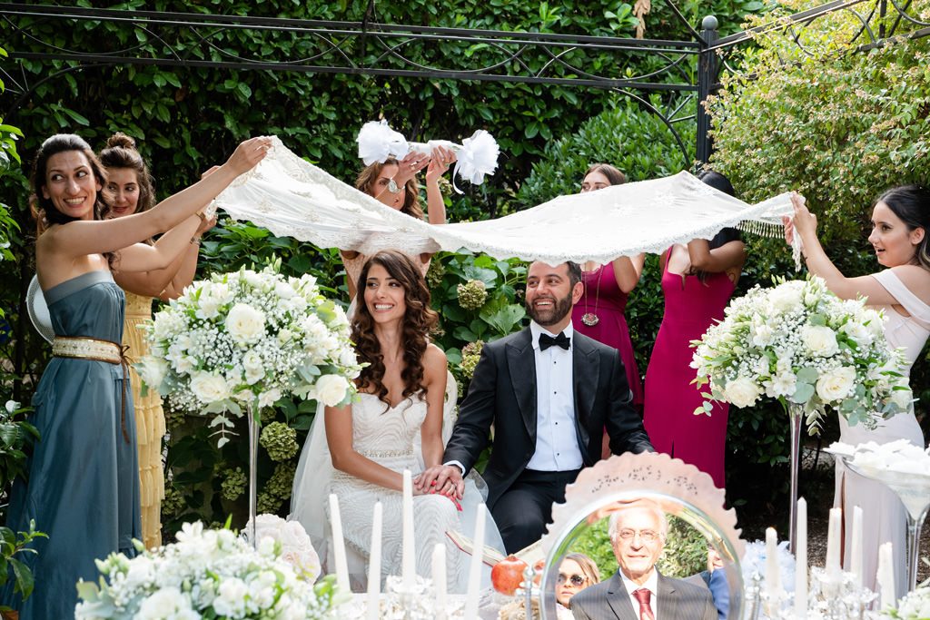 Fotografo Matrimonio Lago di Como Hilton Villa Parravicini Revel Il padre della sposa nello specchio durante la cerimonia