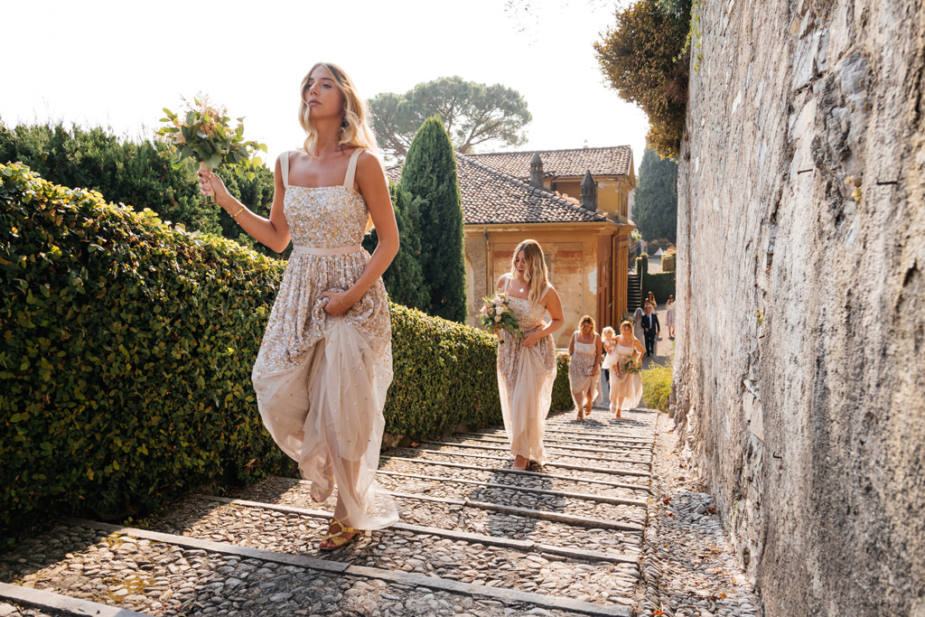 Wedding Photographer Como Lake Villa Pizzo Villa d'Este Le damigelle vanno verso la cerimonia