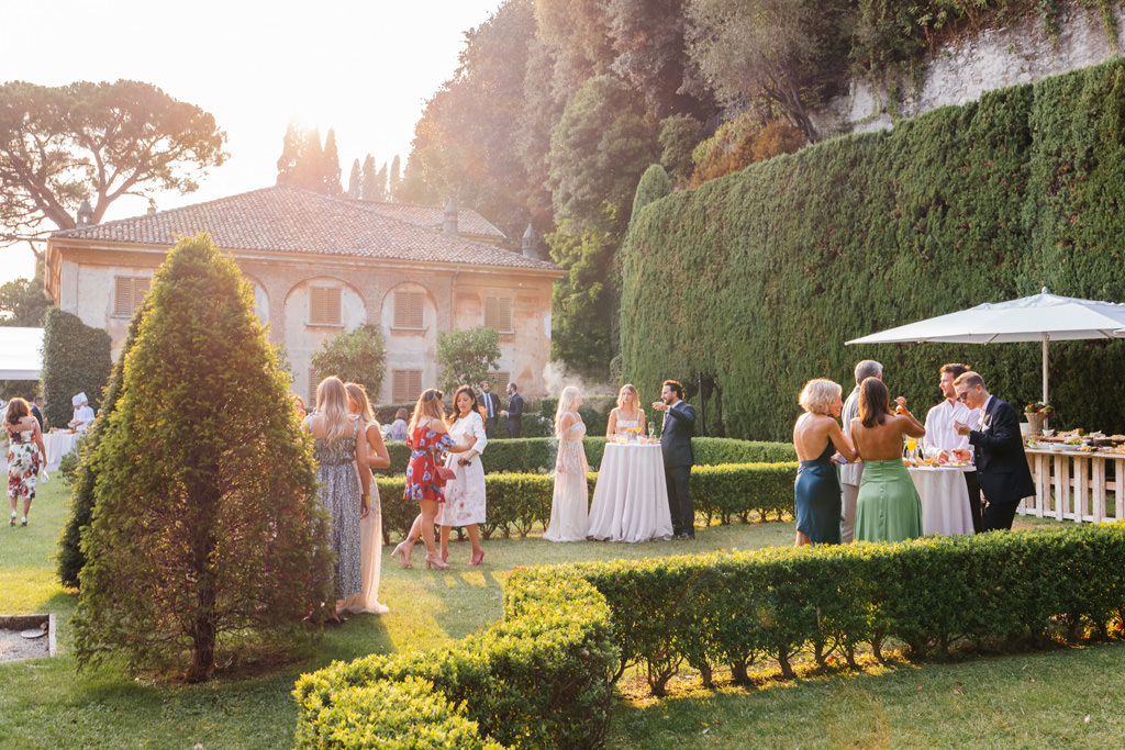 Wedding Photographer Como Lake Villa Pizzo Villa d'Este Gli invitati nel giardino di Villa Pizzo