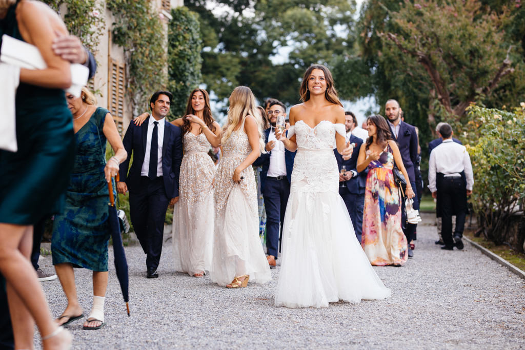 Wedding Photographer Como Lake Villa Pizzo Villa d'Este La sposa e gli invitati si spostano per la cena
