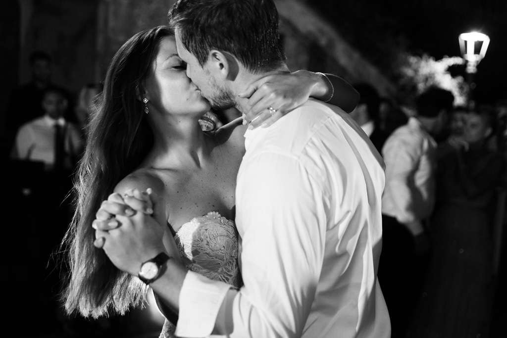Wedding Photographer Como Lake Villa Pizzo Villa d'Este Bacio degli sposi