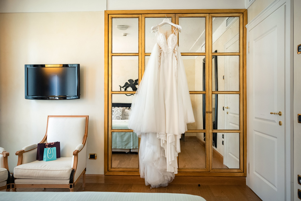 Fotografo Matrimonio Lago di Como Casta Diva Mandarin L'abito della sposa al Casta Diva Resort di Blevio