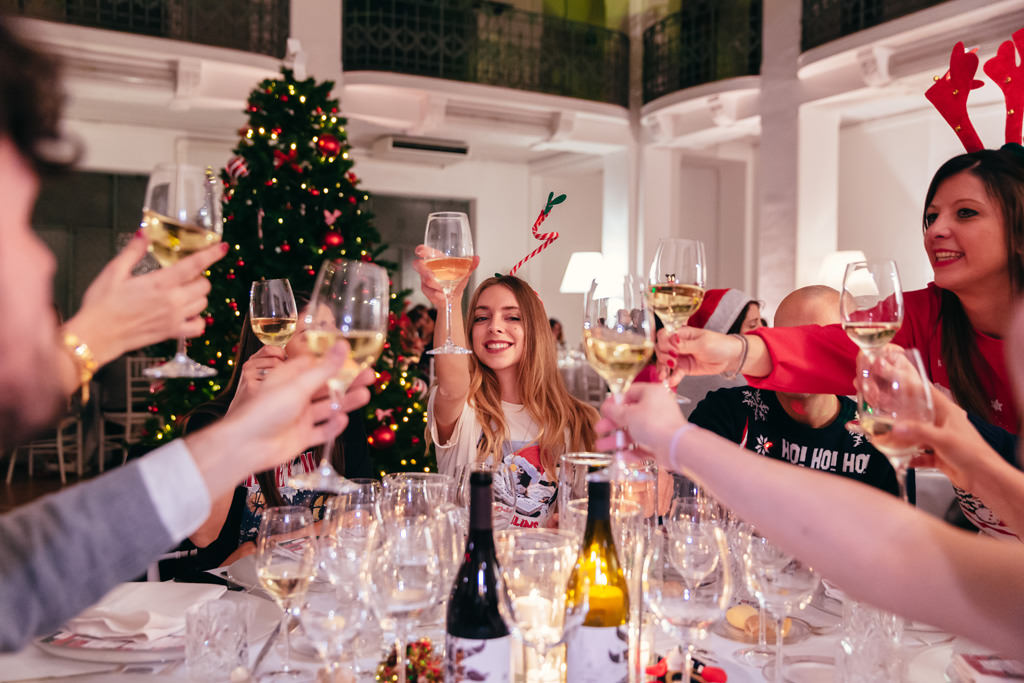 Fotografo Evento Milano Cena Aziendale Filologico Pandora I dipendenti di Pandora brindano per la buona riuscita dell'anno