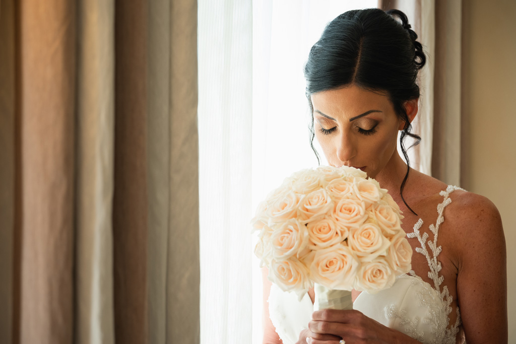 Fotografo Matrimonio Lago di Como Casta Diva Mandarin La sposa con il bouquet