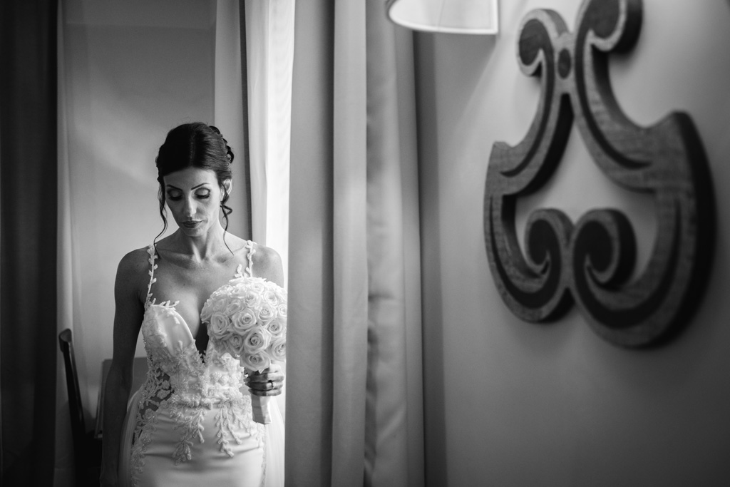 Fotografo Matrimonio Lago di Como Casta Diva Mandarin Ritratto della sposa in bianco e nero