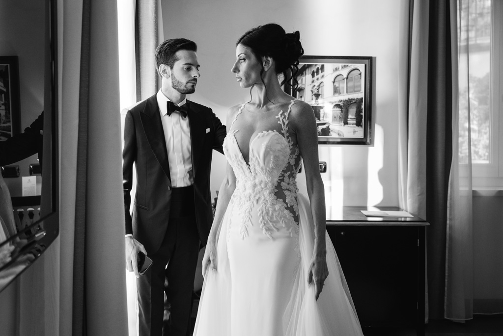 Fotografo Matrimonio Lago di Como Casta Diva Mandarin Ritratto di coppia in bianco e nero prima della cerimonia