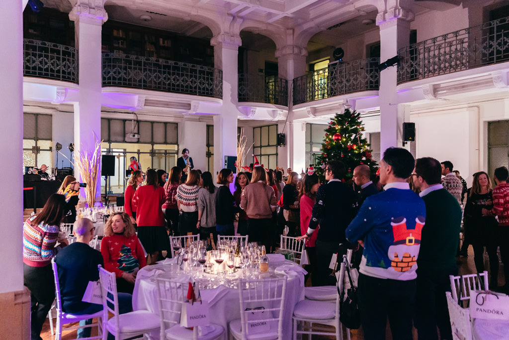 Fotografo Evento Milano Cena Aziendale Filologico Pandora Una marea di invitati