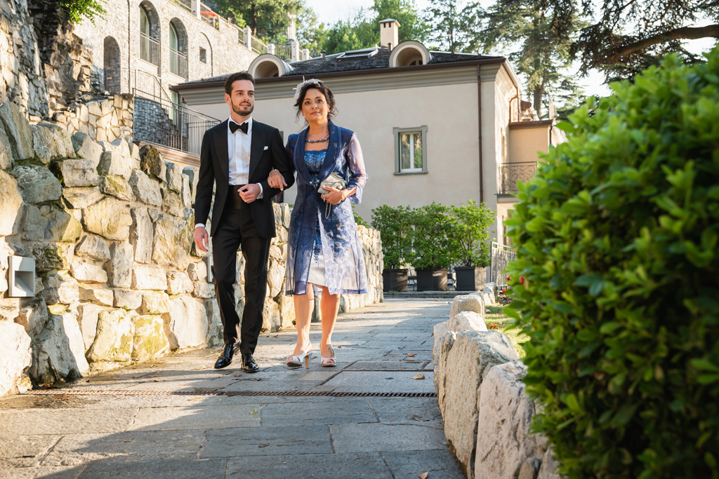 Fotografo Matrimonio Lago di Como Casta Diva Mandarin Lo sposo e la mamma vanno alla cerimonia