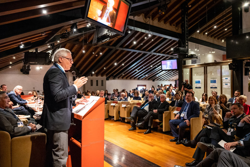 Fotografo Congresso Antitrust Treviso Casa Dei Carraresi Un'inquadratura dello svolgimento del congresso Antitrust in Treviso in uno scatto di Alessandro Della Savia, fotografo di eventi e congressi