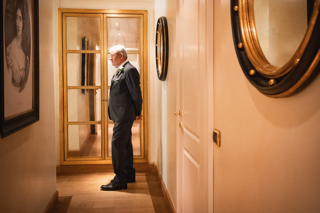 Fotografo Matrimonio Lago di Como Casta Diva Mandarin Il papà aspetta la sposa