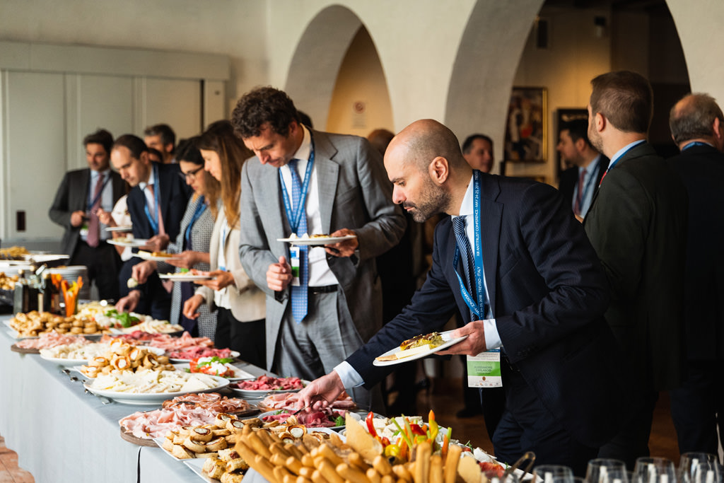 Fotografo Congresso Antitrust Treviso Casa Dei Carraresi Gli invitati si ristorano con un rinfresco a seguito dei discorsi dei conferenzieri