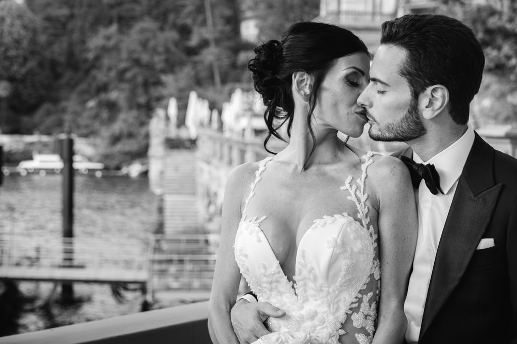 Best Destination Wedding Photographer Emotions Bacio degli Sposi Foto di Reportage Matrimonio