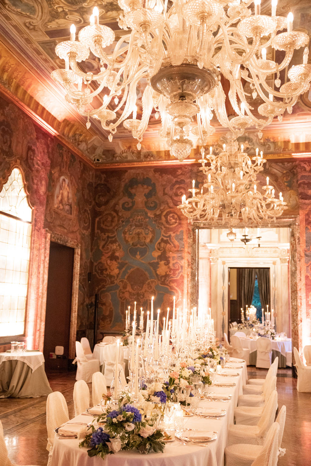 Tavolo imperiale a Villa Erba