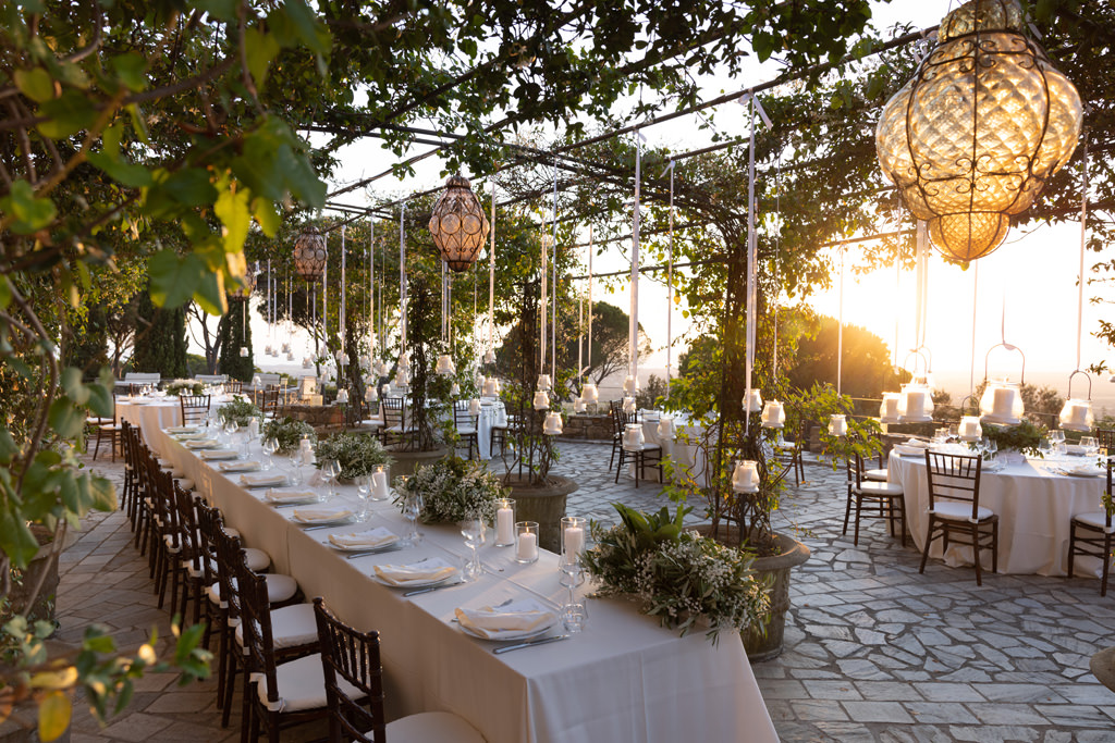 Destination Wedding Photographer Tuscany Italy Tavolo imperiale di un matrimonio in Toscana