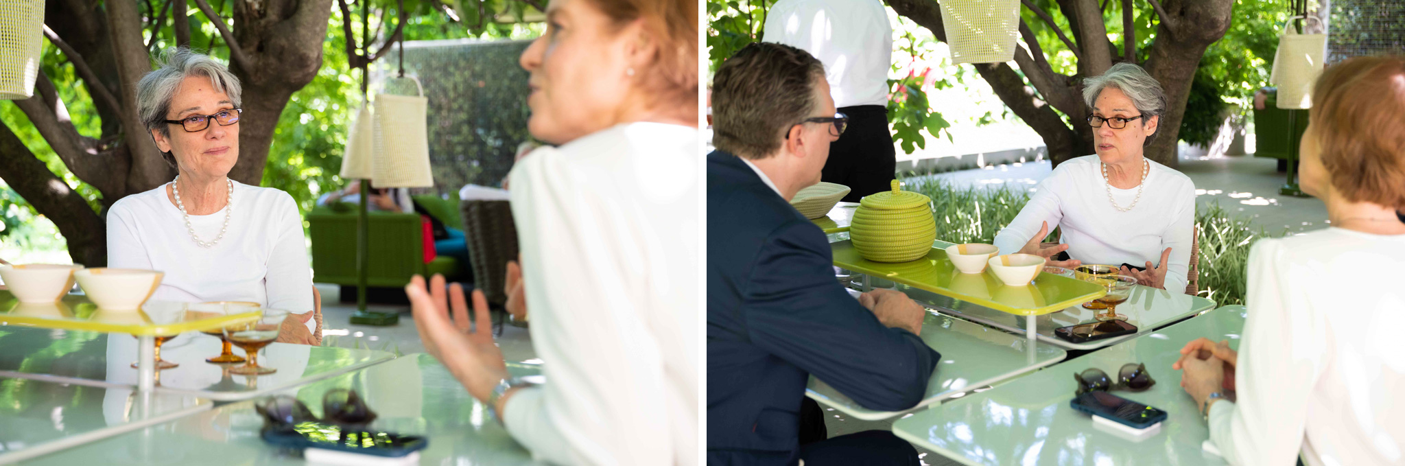 Fotografo Architettura Paola Lenti Paola Lenti insieme a persone durante un'intervista allo showroom
