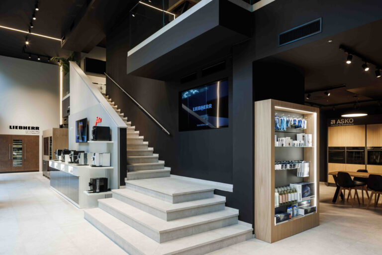 Elettrodomestici in showroom architettura