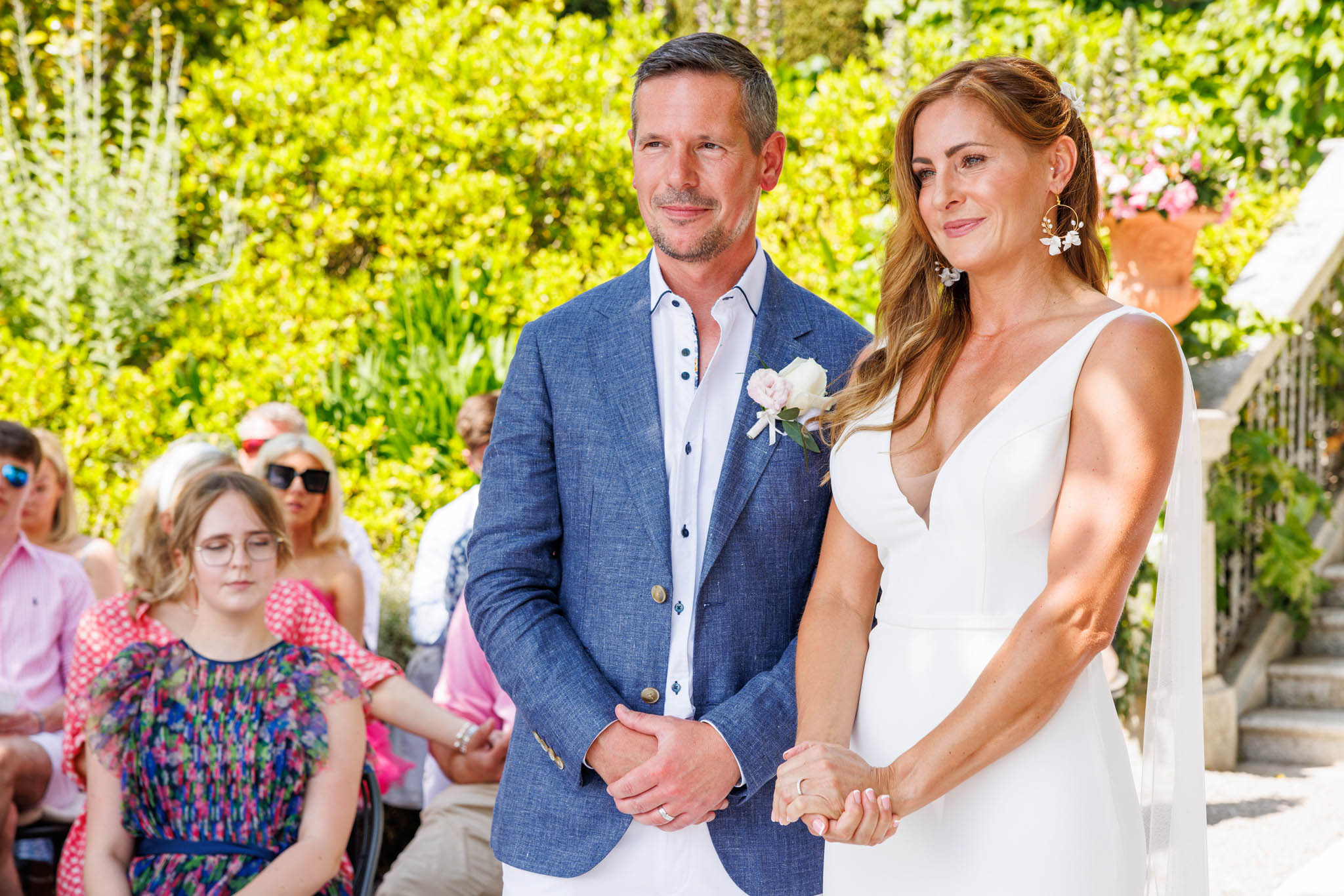 Destination Wedding Photographer Como Lake Gli sposi all'altare sul lago di Como