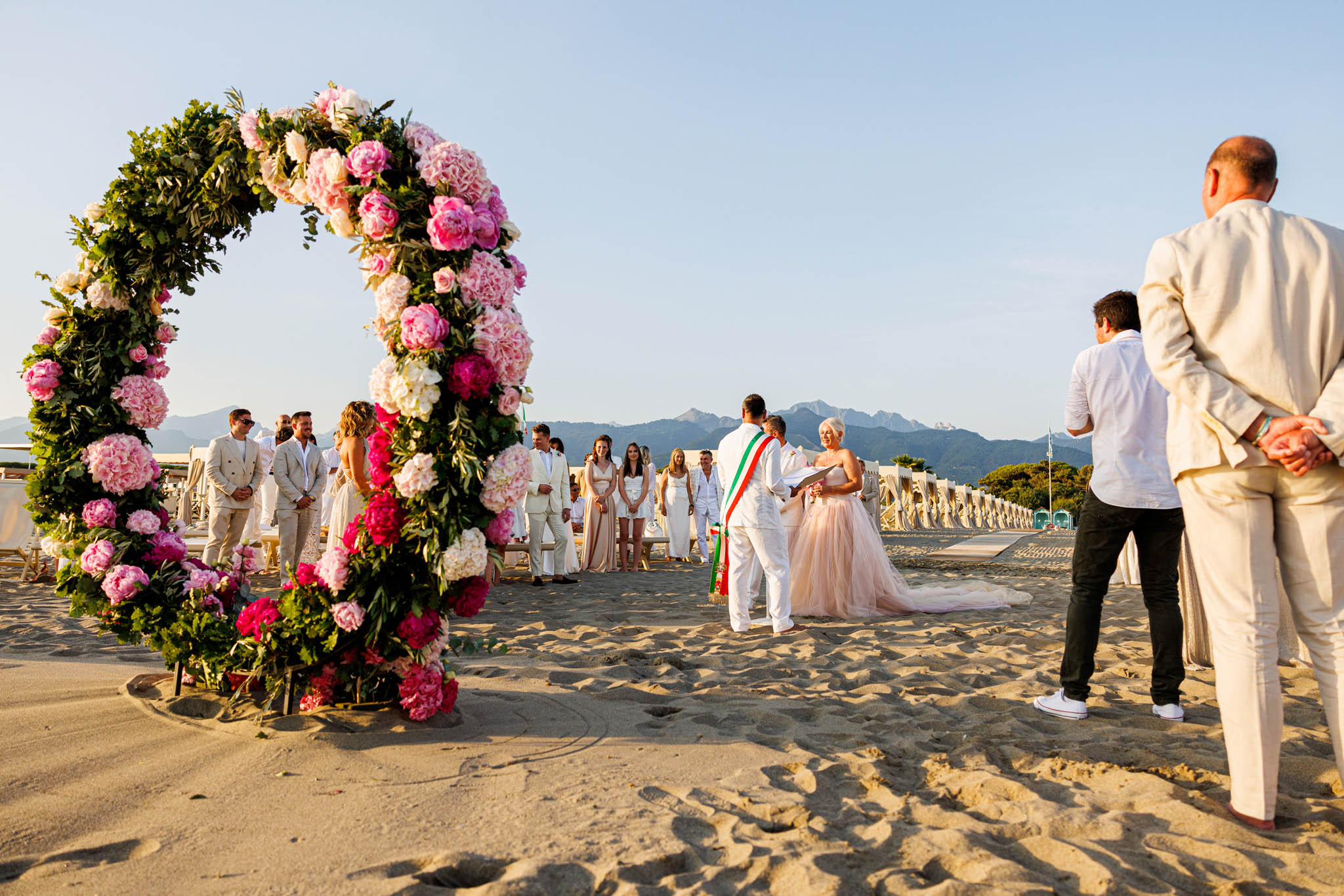 Destination Wedding Tuscany Scenario di un matrimonio sulla spiaggia in Toscana