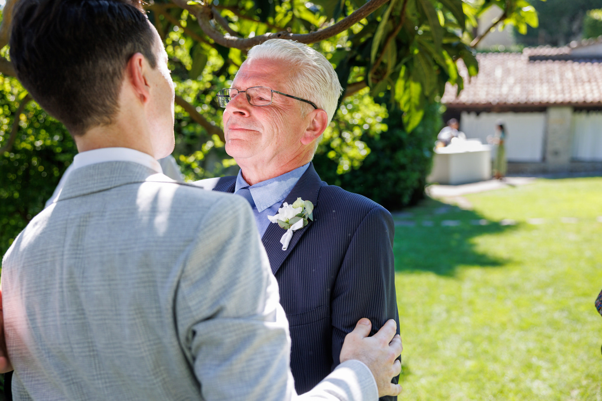 Destination Wedding Photographer Como Il padre dello sposo emozionato per il matrimonio di suo figlio