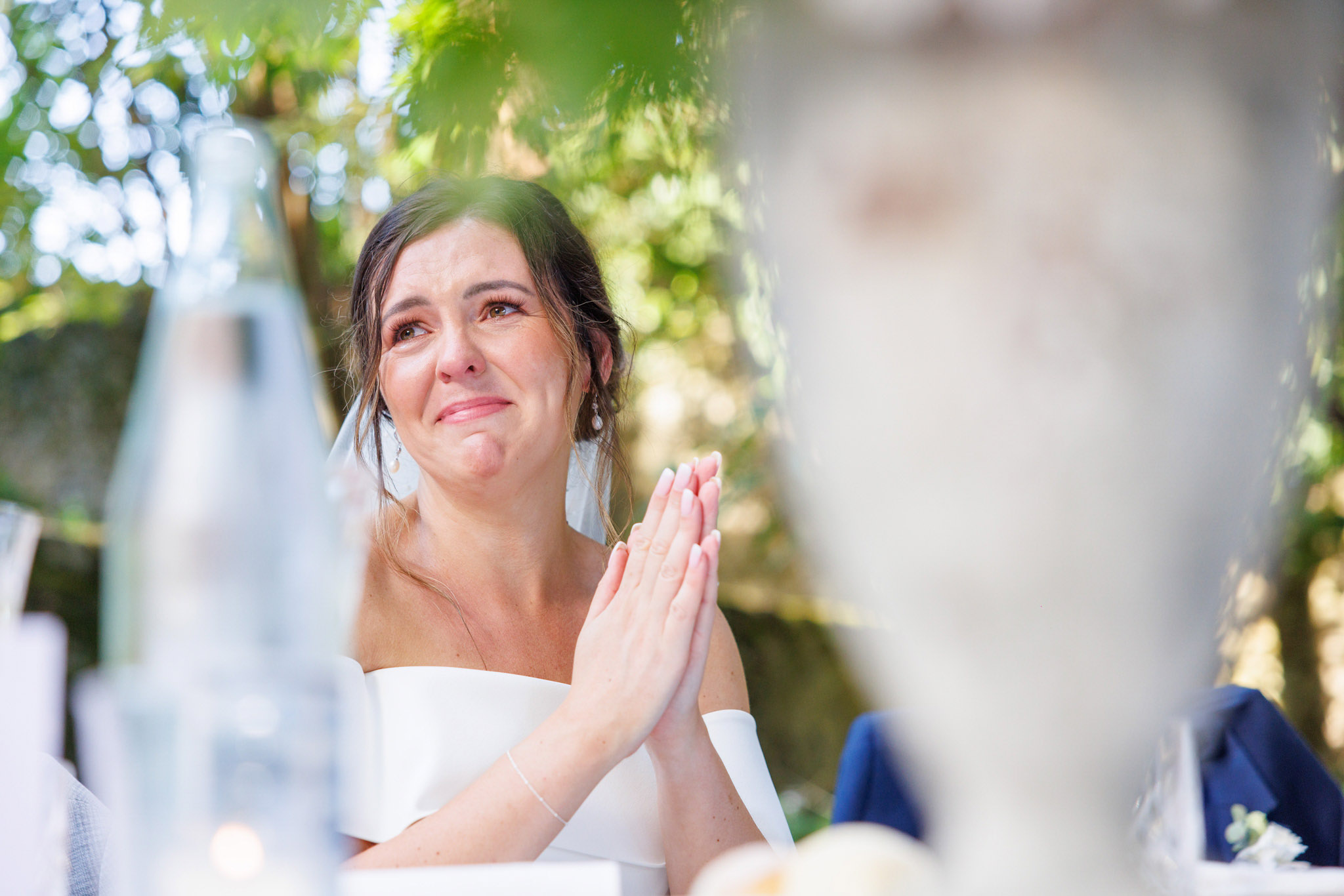 Destination Wedding Photographer Como Una sposa emozionata al suo matrimonio