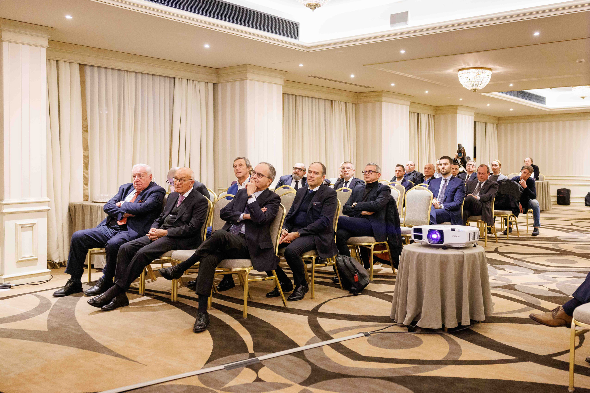 Foto evento business upiveb Foto dei colleghi spettatori all'hotel principe di savoia a Milano