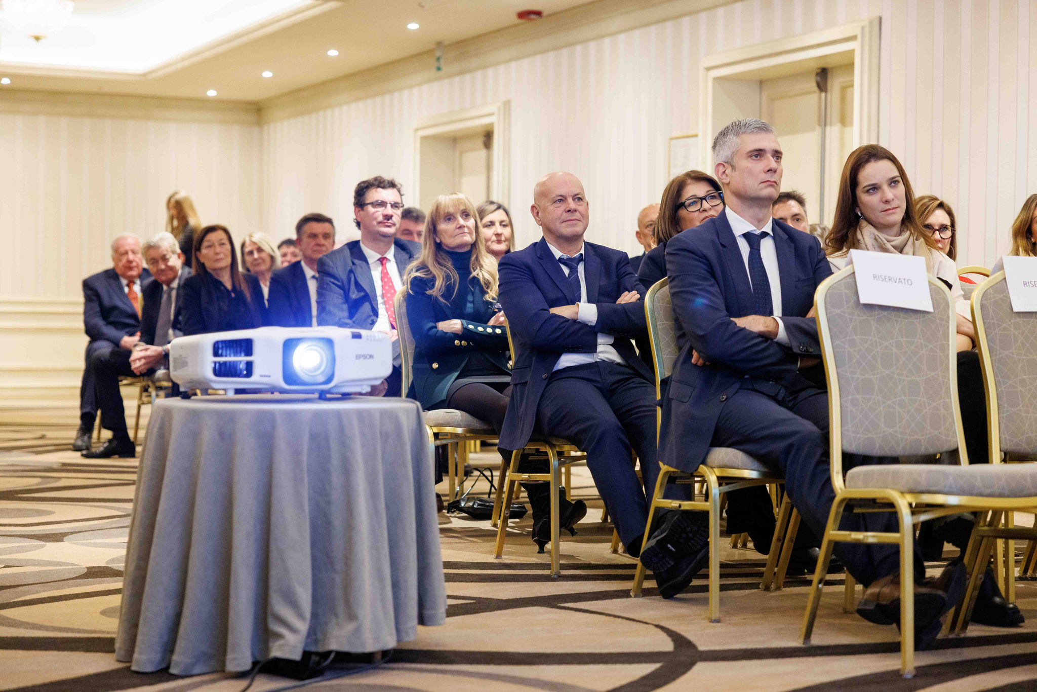 Foto evento business upiveb Gli spettatori assistono alla conferenza dell'evento UPIVEB all'hotel principe di savoia a Milano