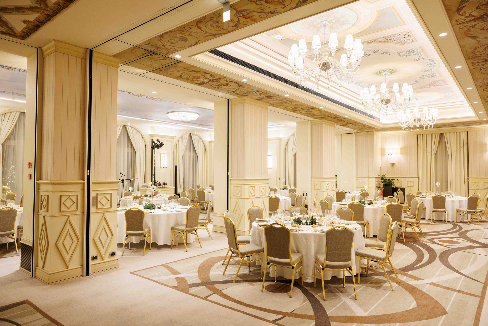 Foto evento business upiveb Panoramica della sala del ricevimento all'hotel principe di savoia a Milano