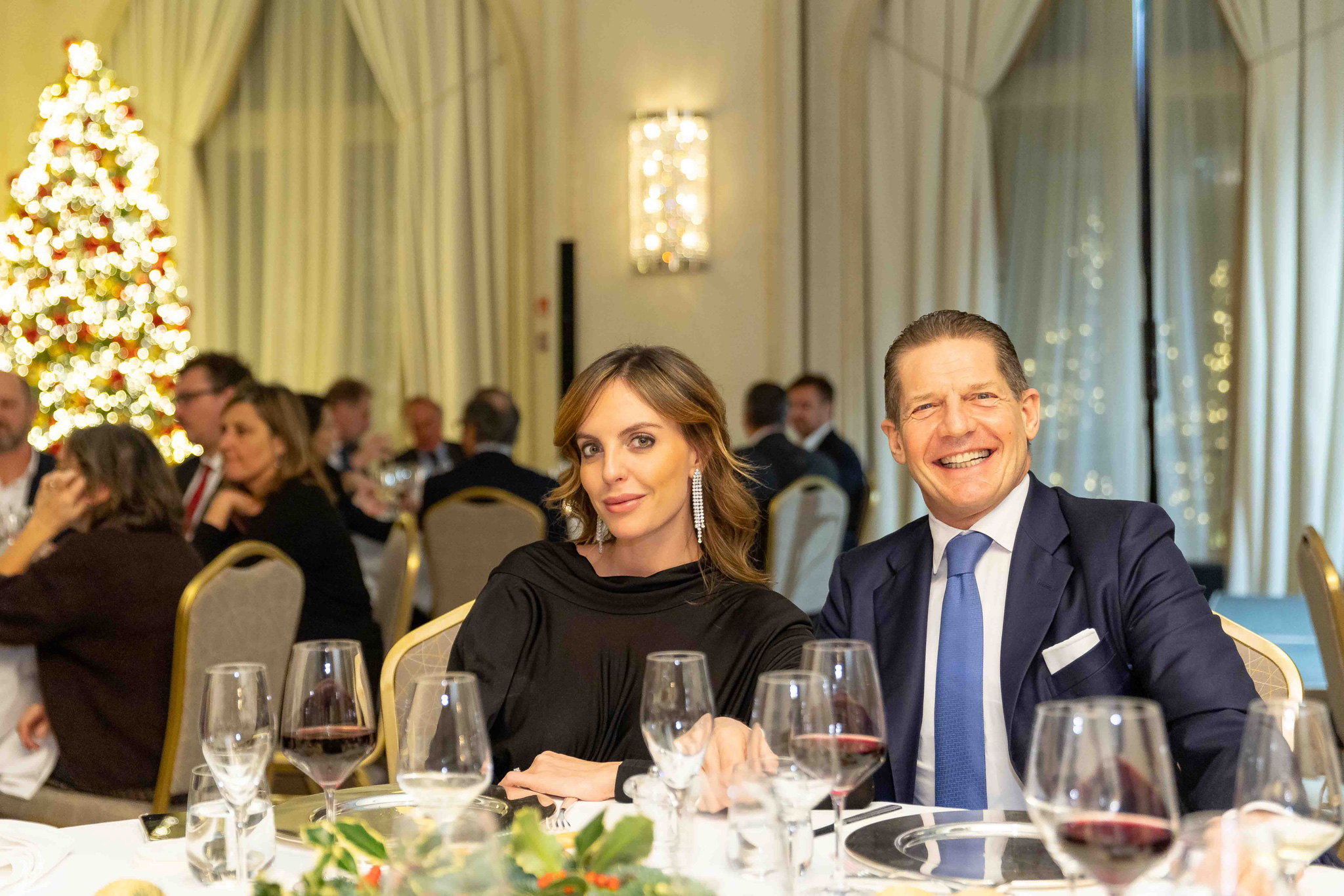 Foto evento business upiveb Colleghi che posano durante la cena all'hotel principe di savoia a Milano