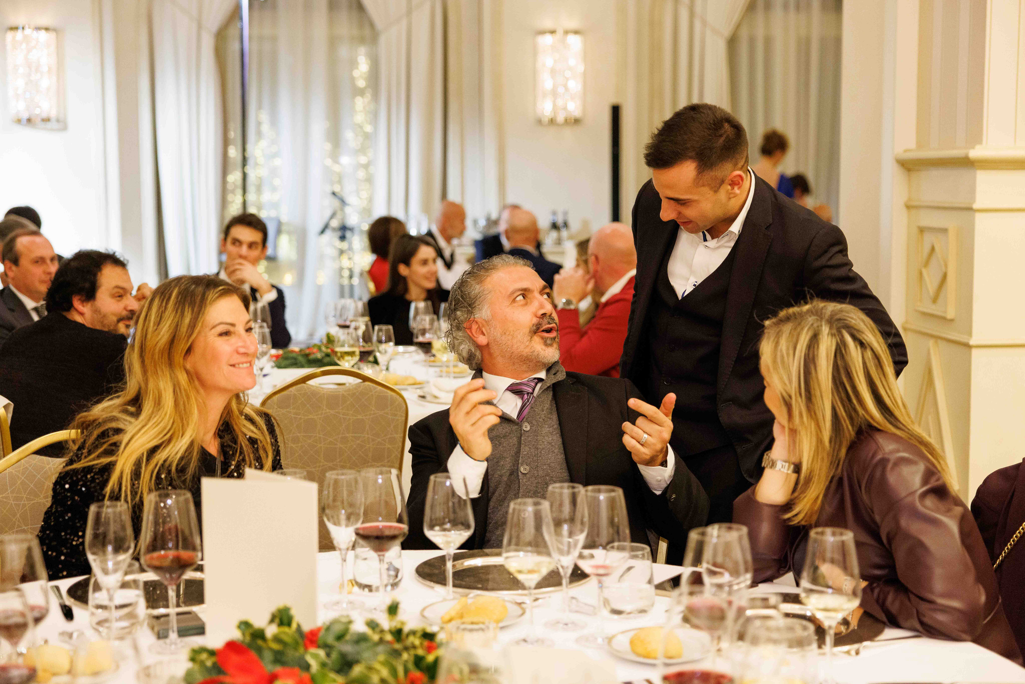 Foto evento business upiveb Colleghi che chiacchierano durante la cena all'hotel principe di savoia a Milano