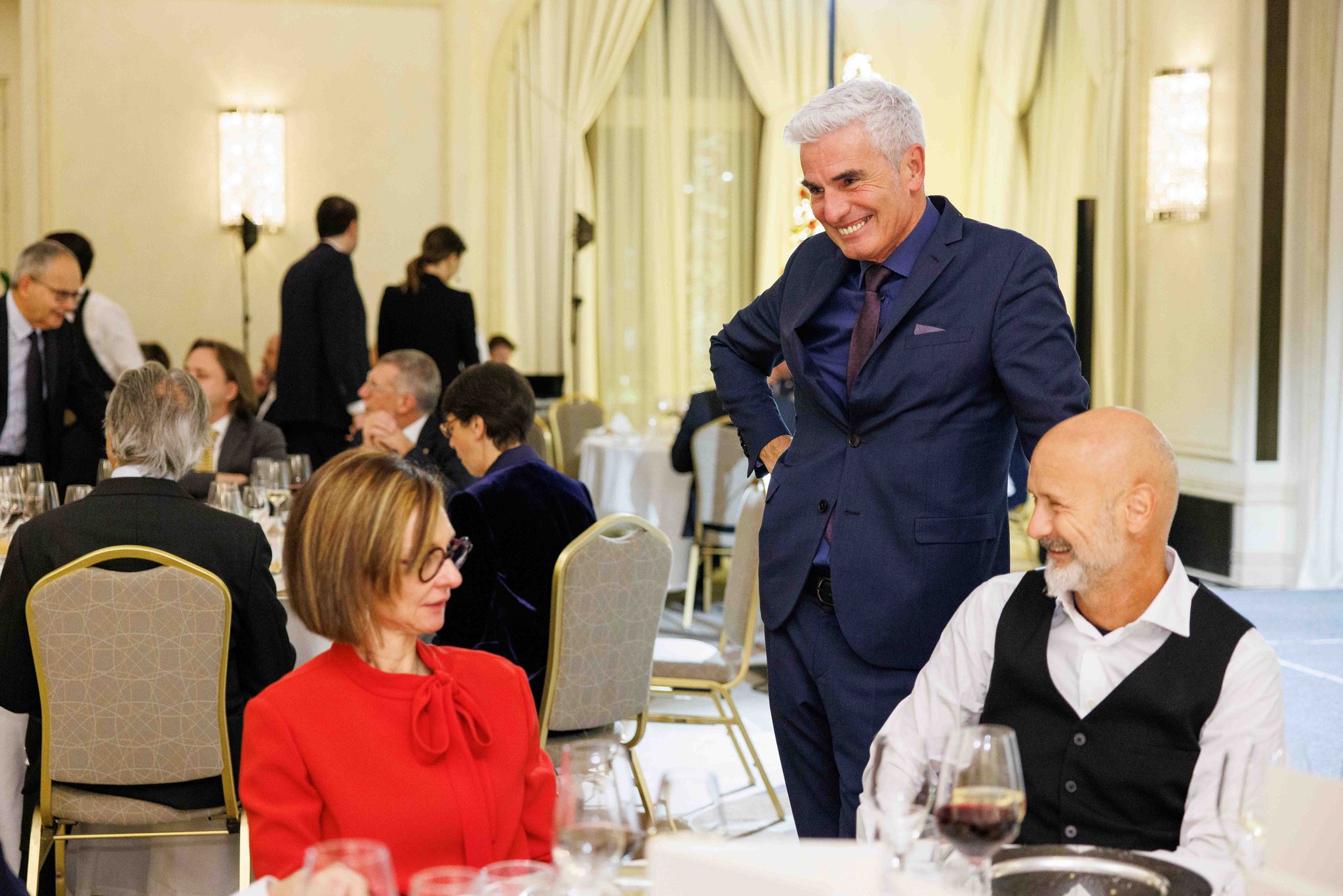 Foto evento business upiveb Colleghi che chiacchierano durante la cena all'hotel principe di savoia a Milano