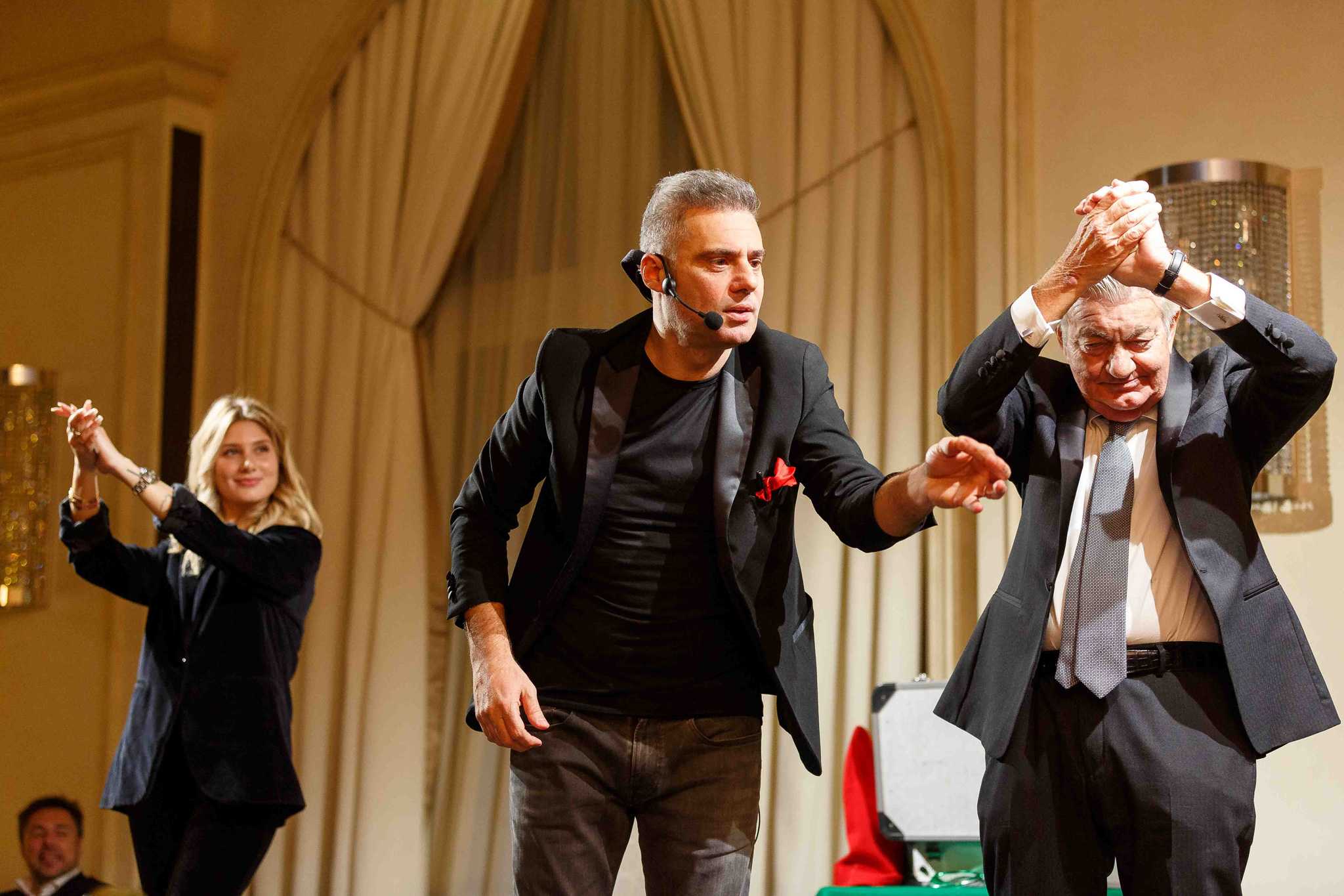 Foto evento business upiveb Illusionista durante il suo spettacolo all'hotel principe di savoia a Milano