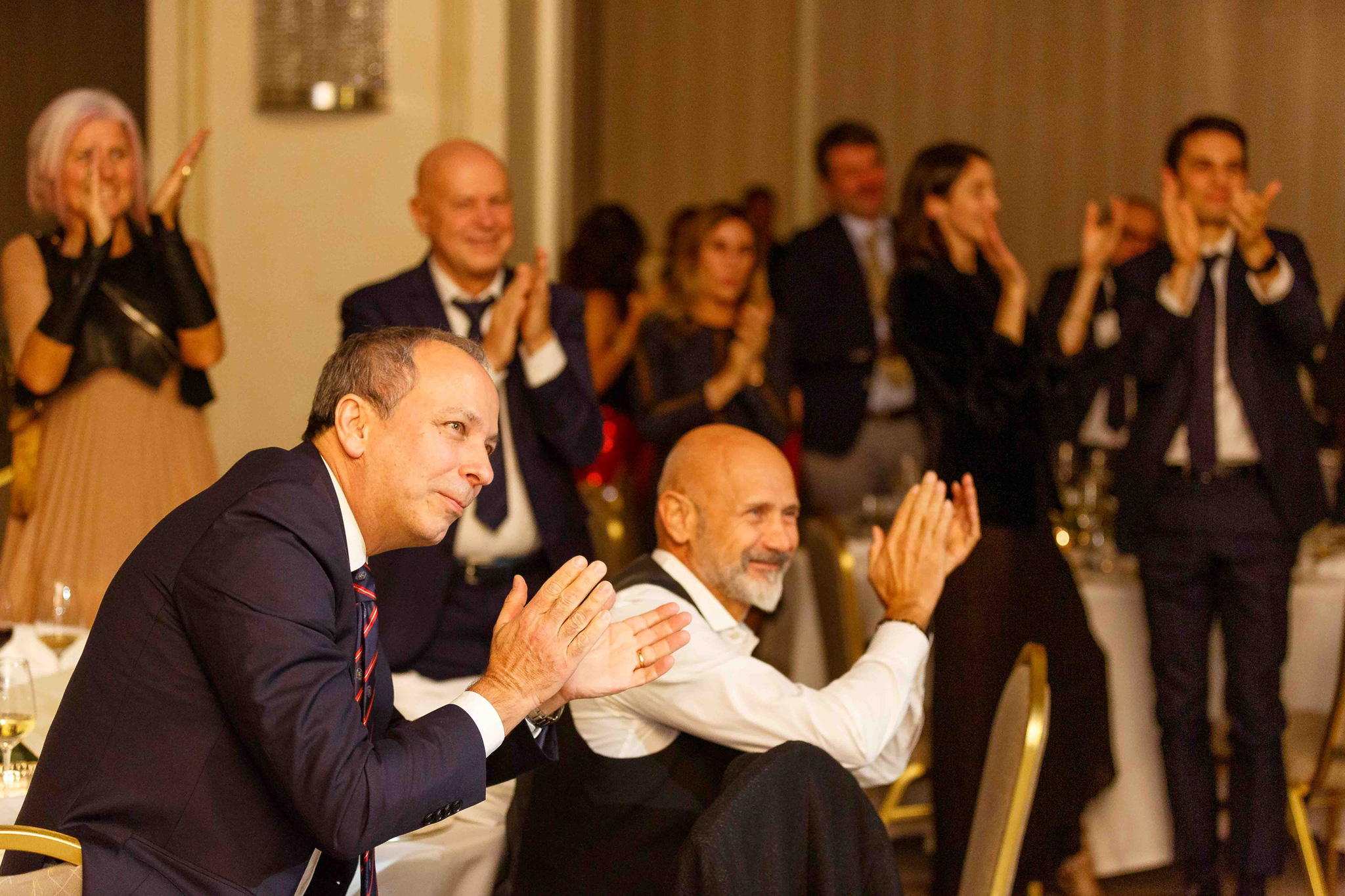 Foto evento business upiveb Spettatori che applaudono per lo spettacolo