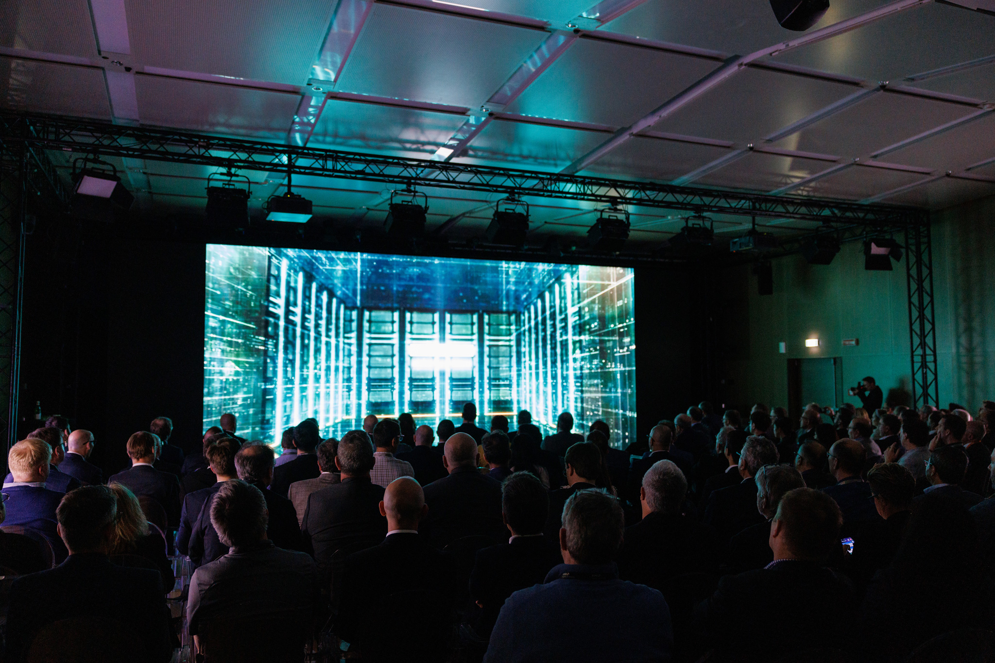 foto evento AMD foto della sala piena della sala conferenze dell'evento AMD