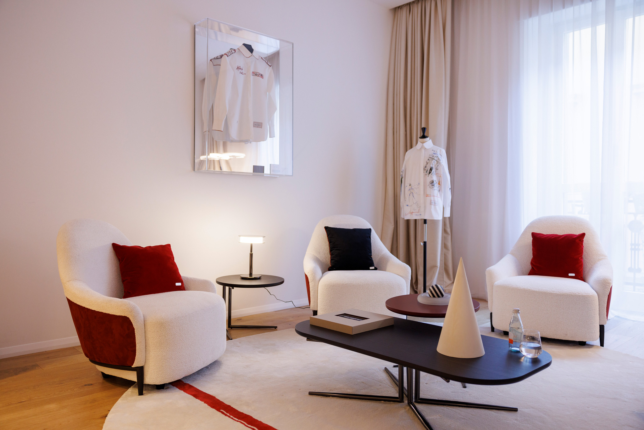 foto dell'esposizione di interior design dell'evento karl lagerfeld