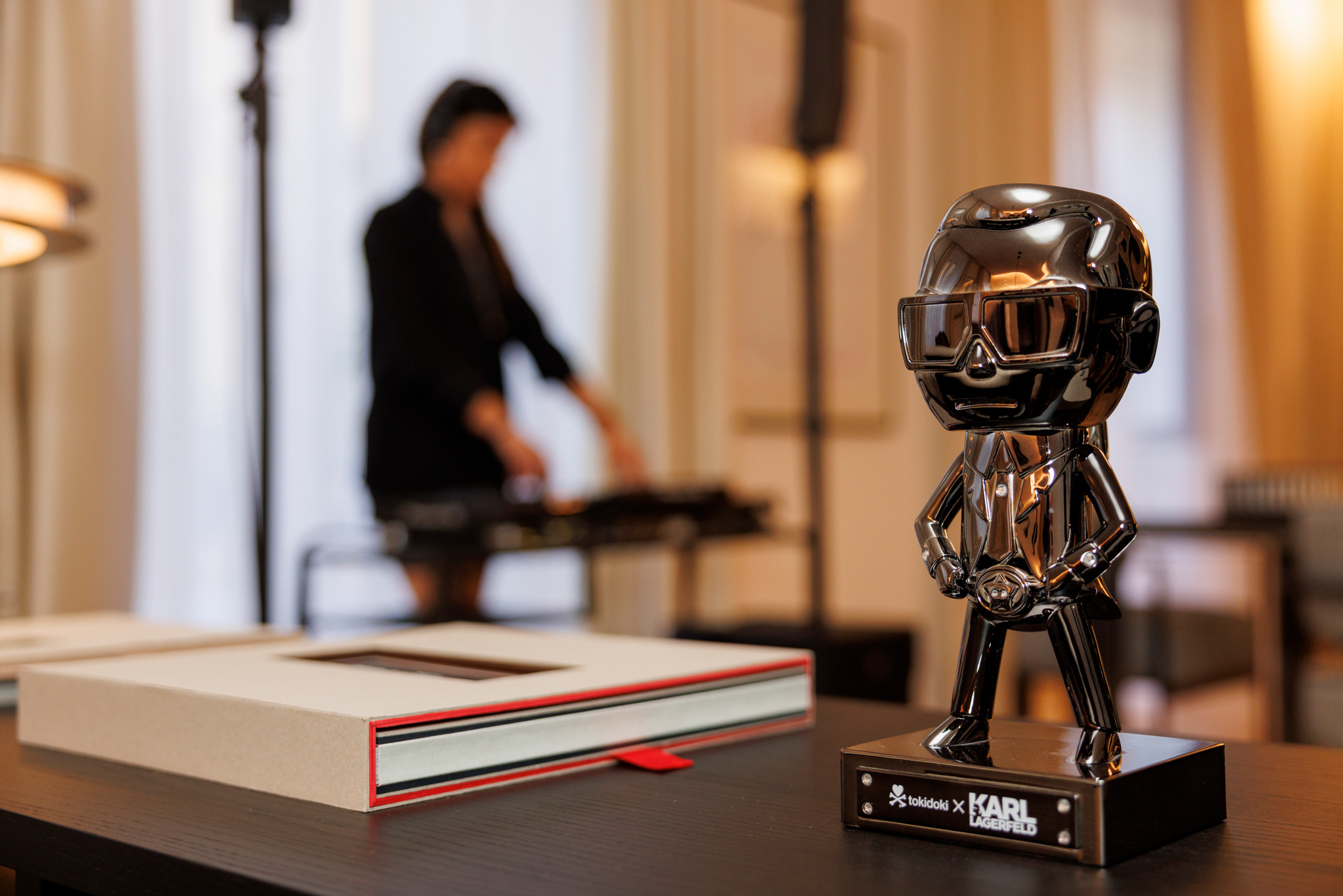 foto dell'esposizione di interior design dell'evento karl lagerfeld