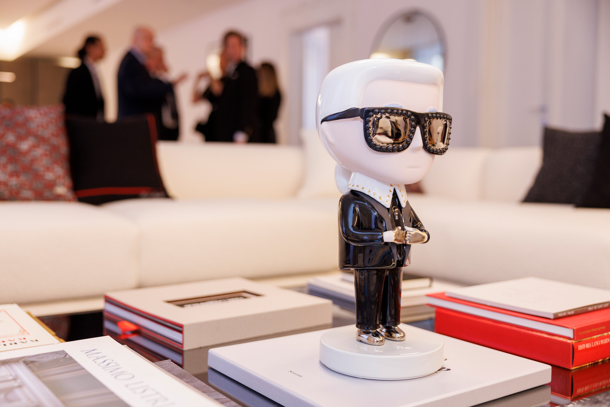 foto dell'esposizione di interior design dell'evento karl lagerfeld