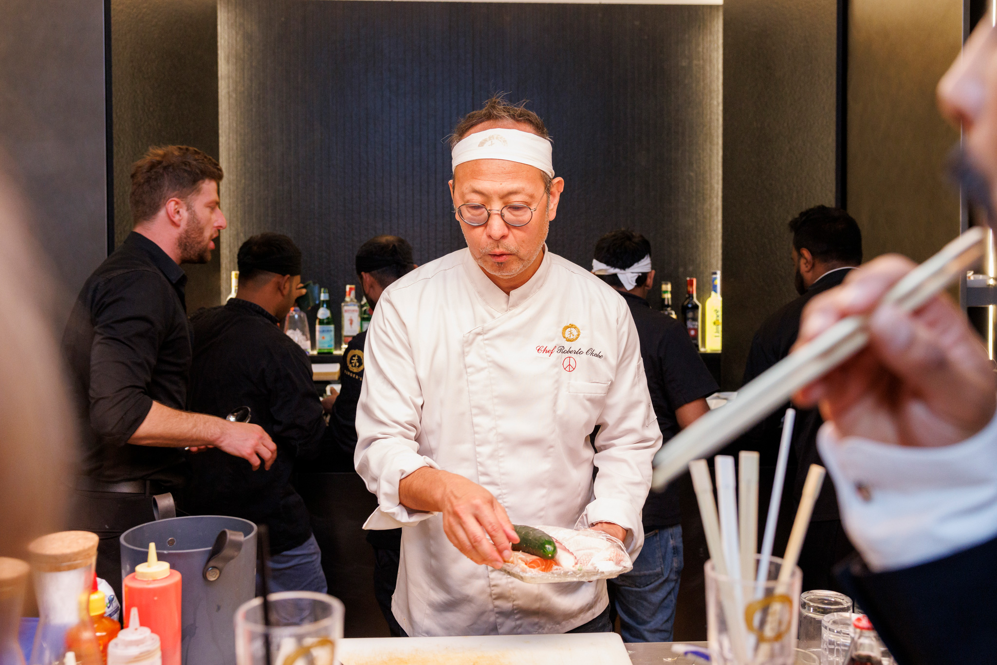 foto dello chef di sushi all'evento di karl lagerfeld