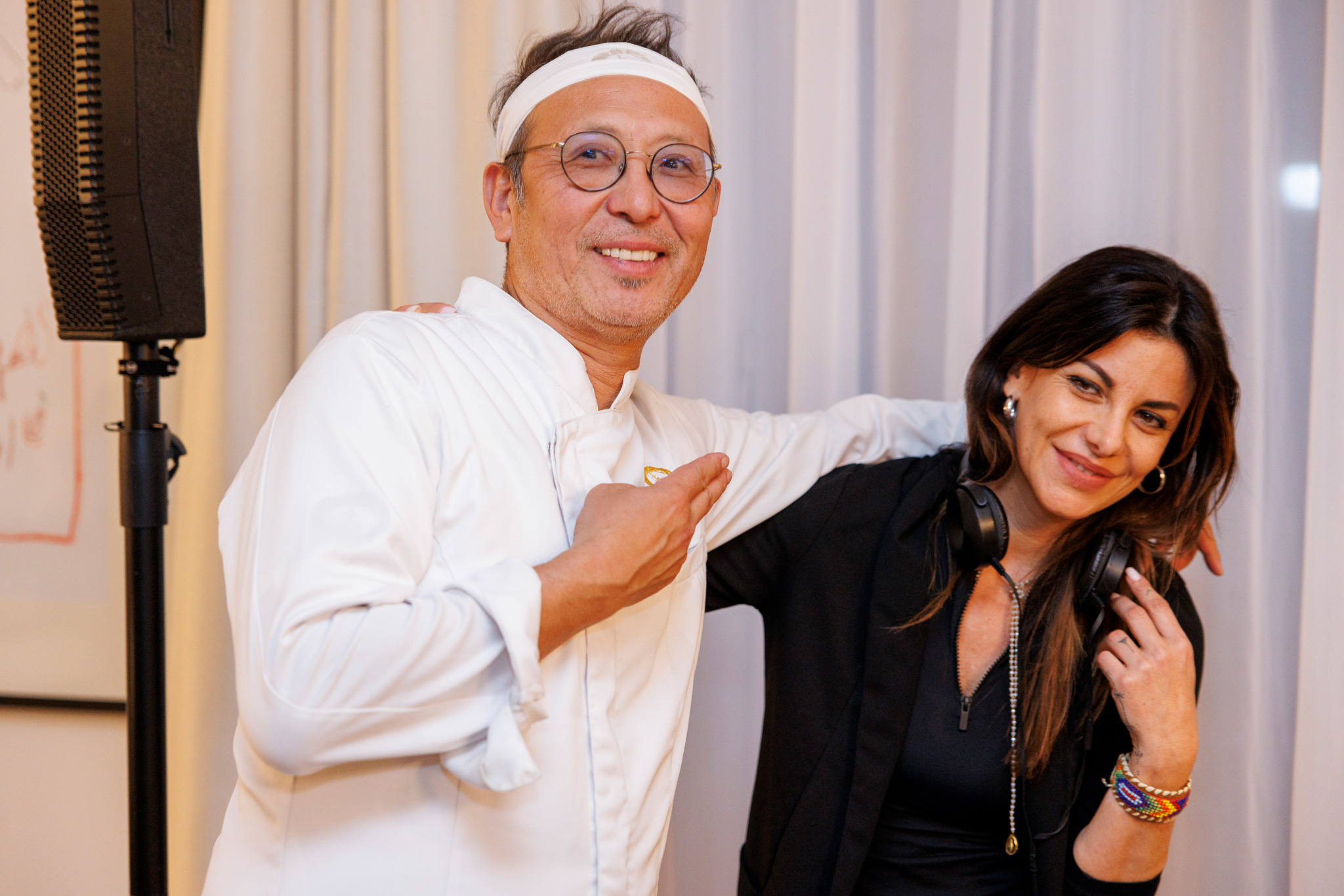 foto dello chef e della dj all'evento di karl lagerfeld