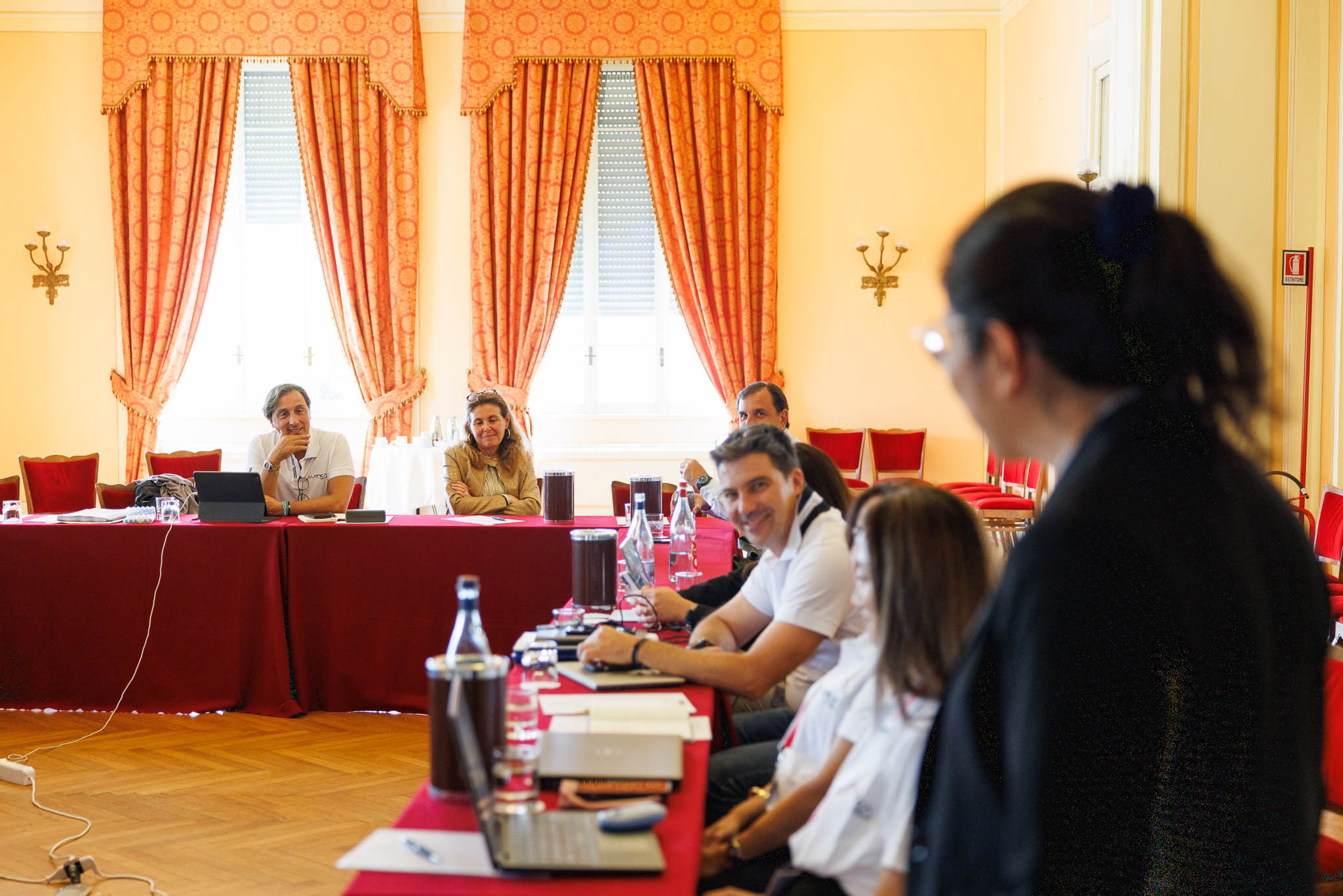 Foto business di conferenza presso il Lago Maggiore
