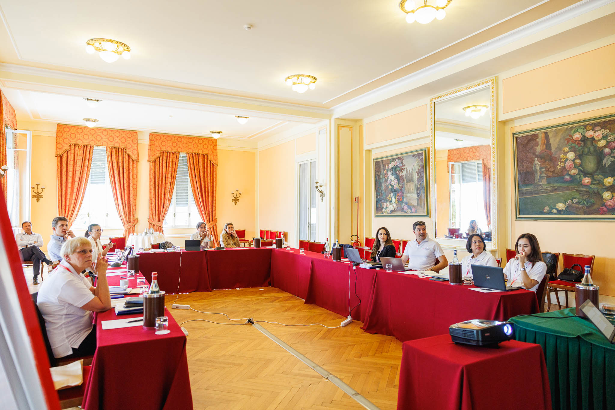 Foto business di conferenza presso il Lago Maggiore