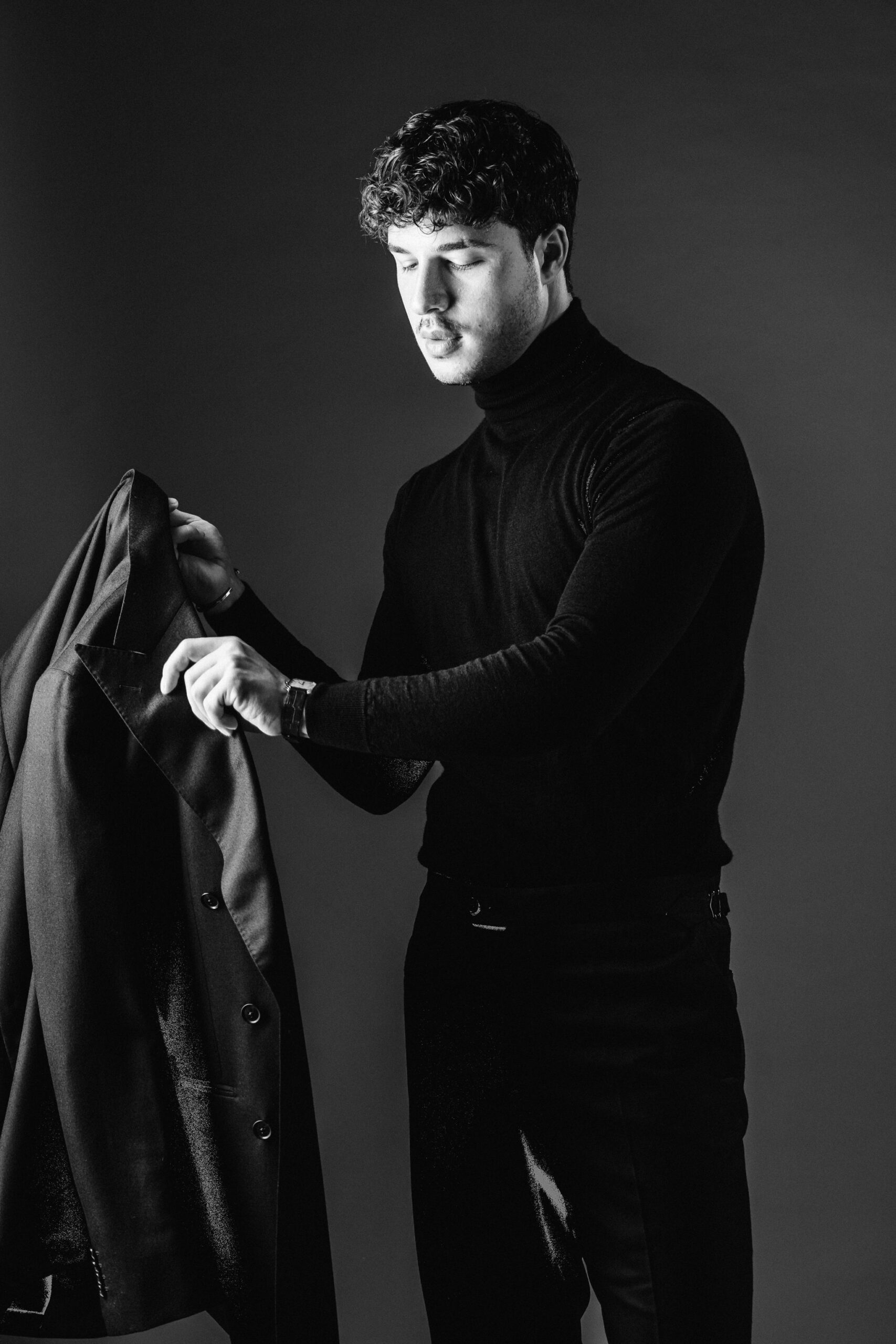 Fotografo-ritratto-profilo-instagram-Milano Book fotografico professionale in studio a Milano