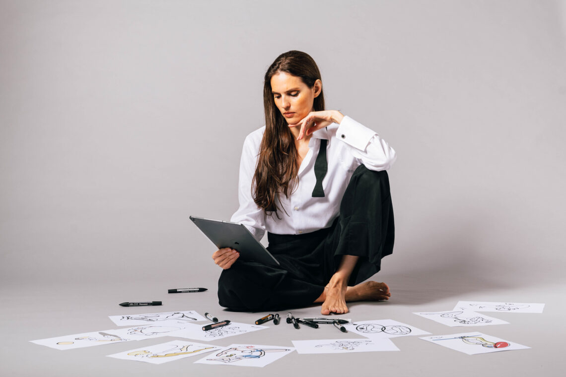 Fotografo-ritratto-profilo-instagram-Milano Book fotografico professionale di un'artista in studio a Milano