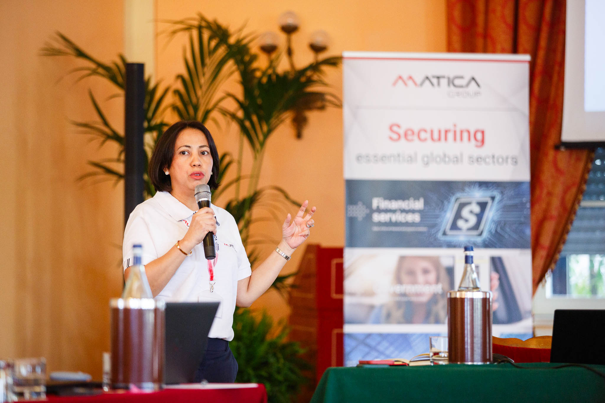 Foto business di conferenza presso il Lago Maggiore
