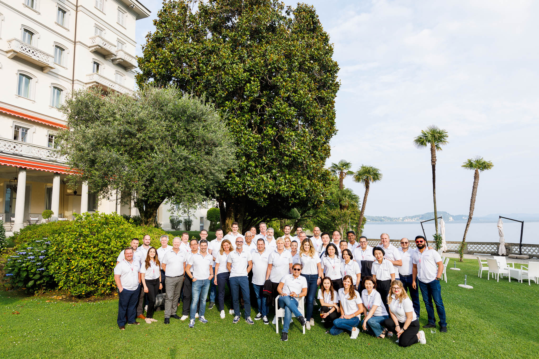 Foto business di conferenza presso il Lago Maggiore
